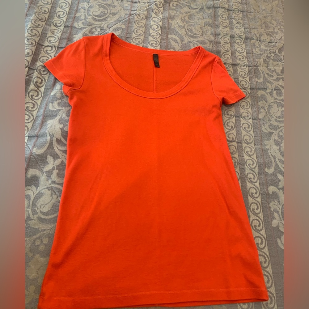 Victoria Secret (V Tee Shop) Red short sleeve Tee size XL.